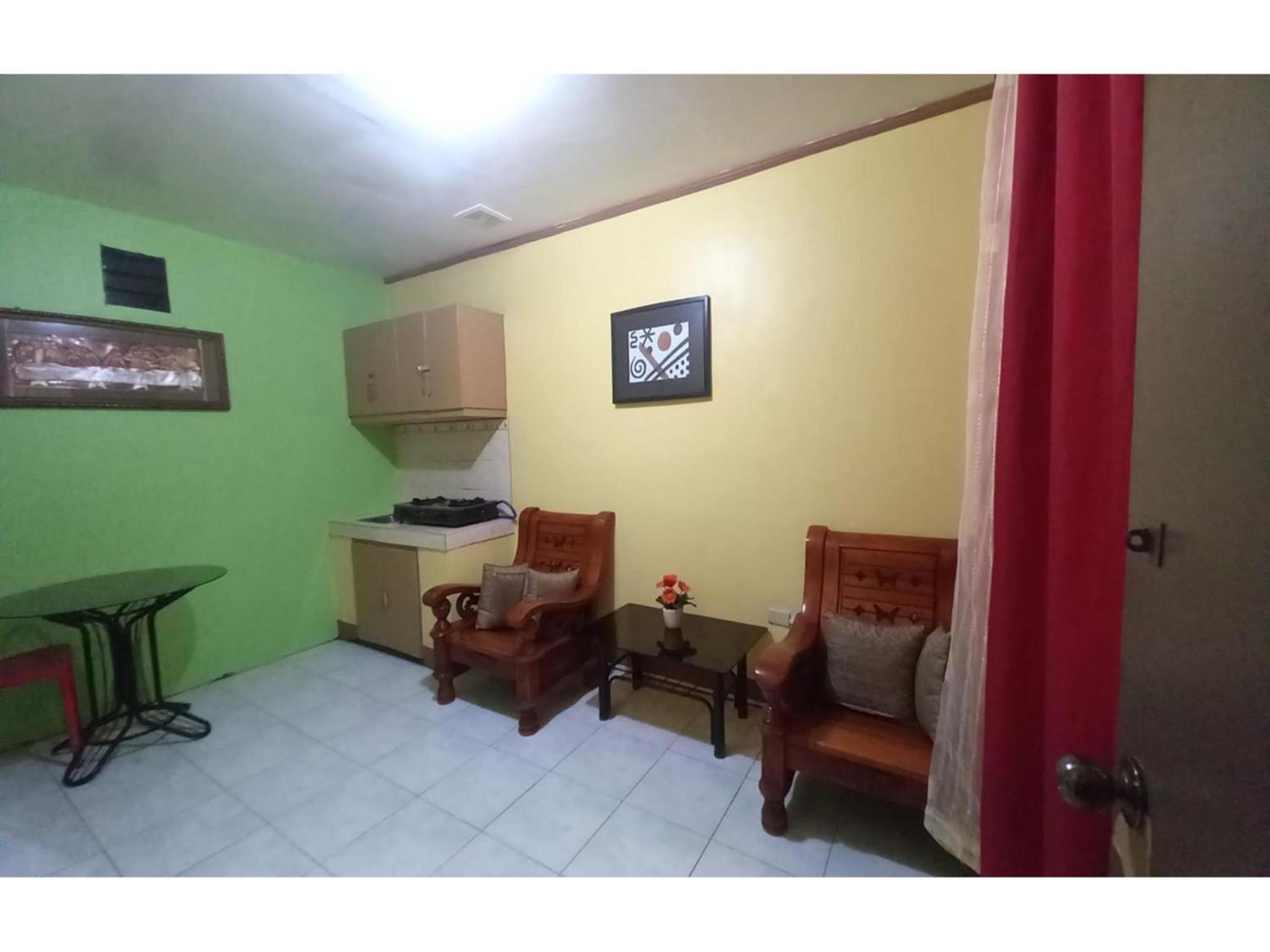 RedDoorz @ Jomckayl Apartelle Naga Zewnętrze zdjęcie