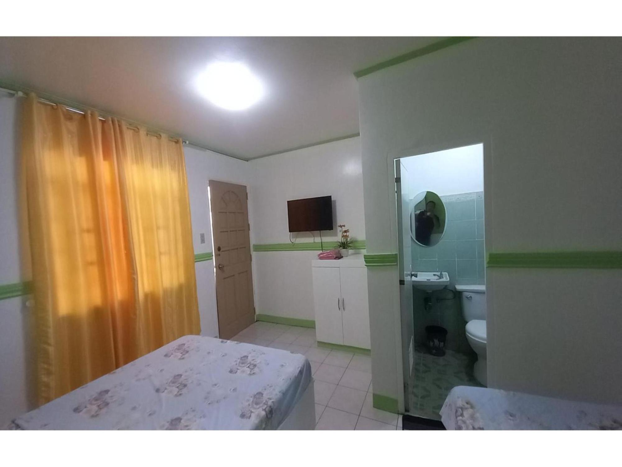 RedDoorz @ Jomckayl Apartelle Naga Zewnętrze zdjęcie