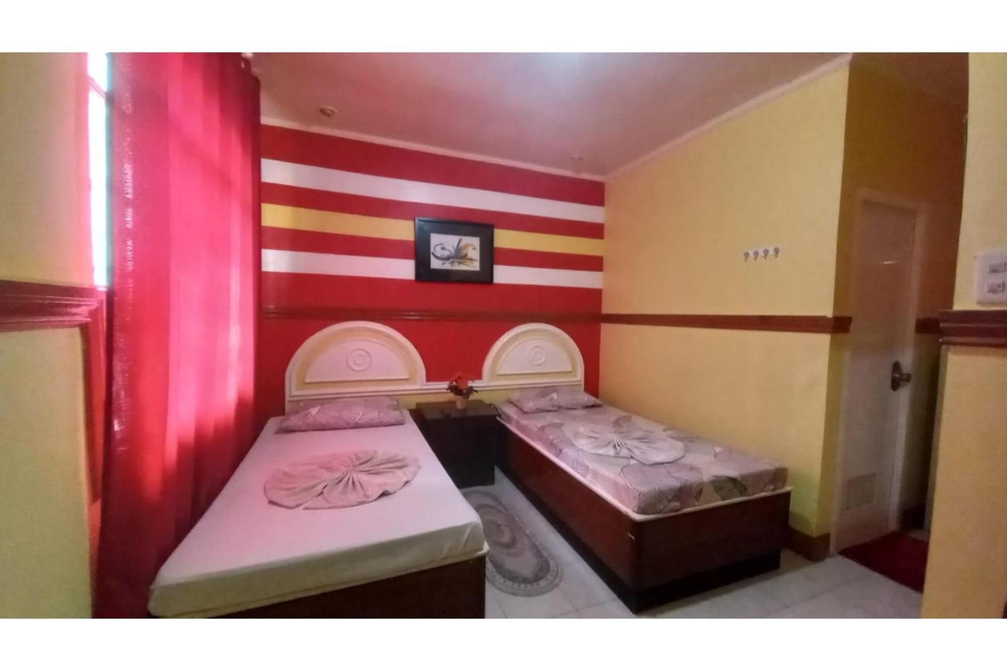 RedDoorz @ Jomckayl Apartelle Naga Zewnętrze zdjęcie