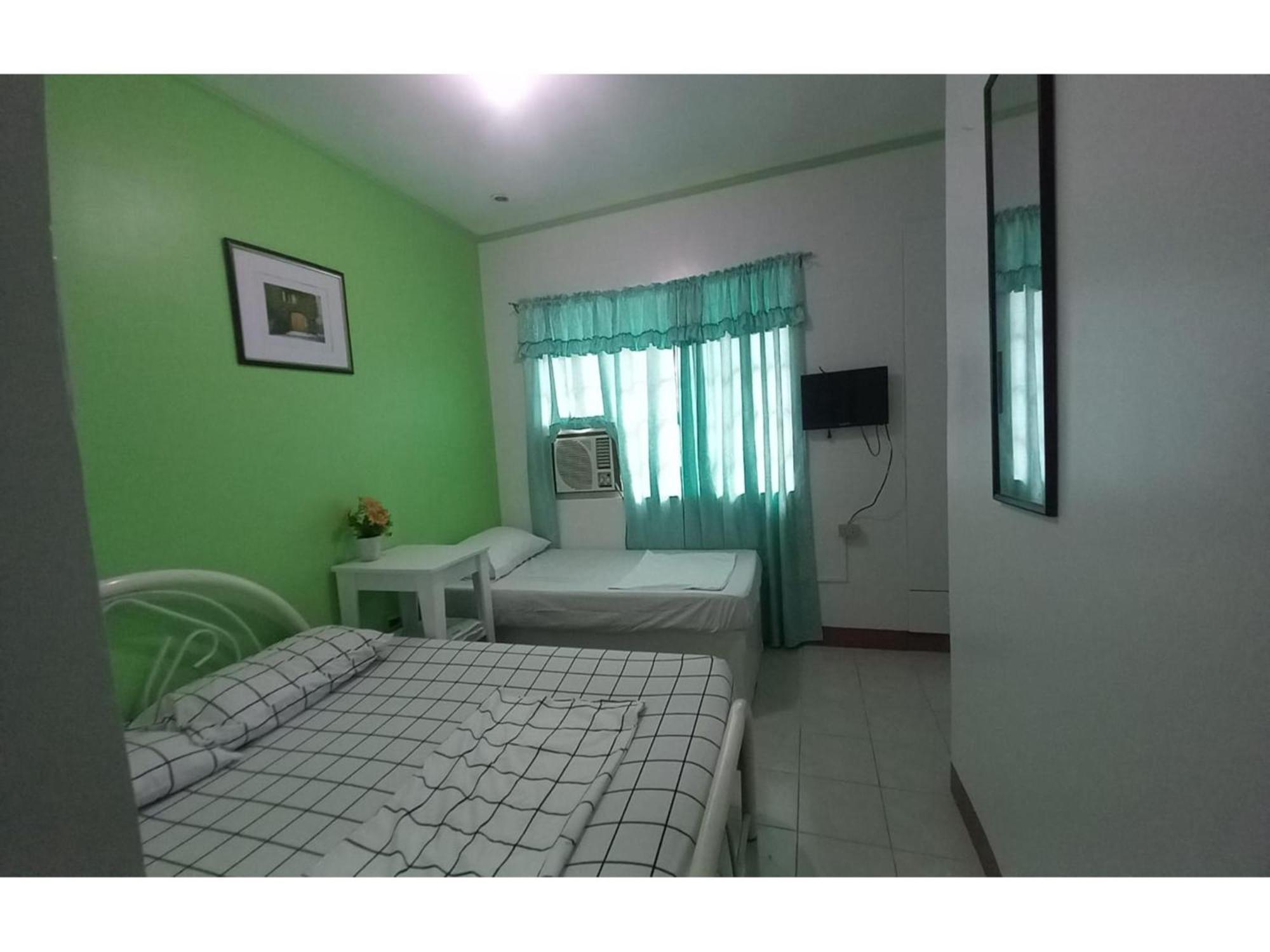 RedDoorz @ Jomckayl Apartelle Naga Zewnętrze zdjęcie